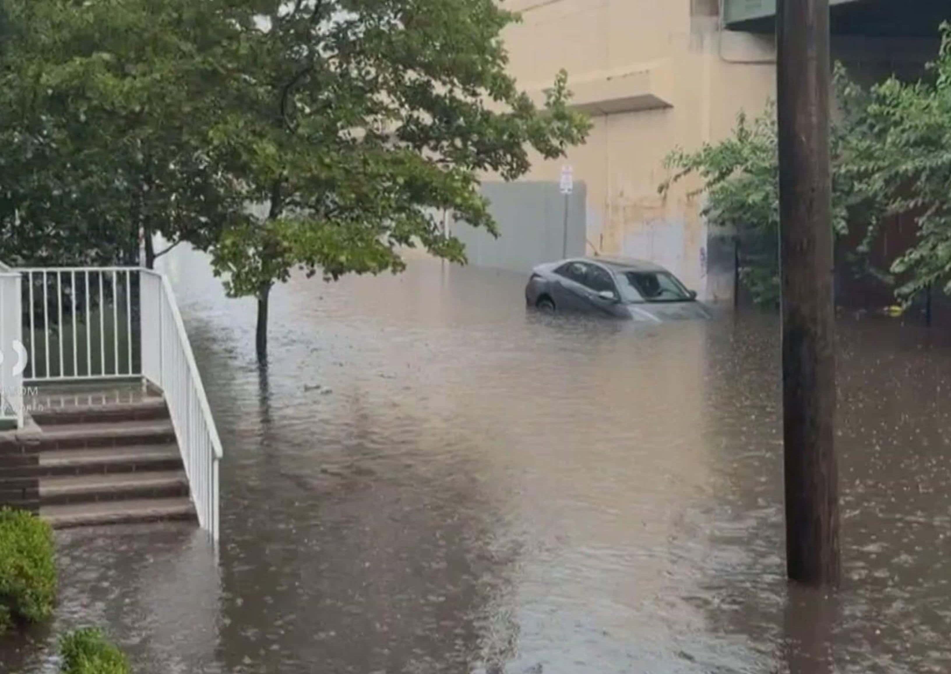 Inundaciones afectan Villa Vásquez tras intensas lluvias en Montecristi