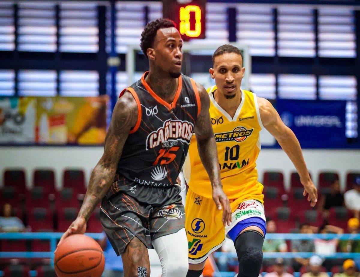 Los Metros de Santiago vencen a los Cañeros del Este en emocionante partido