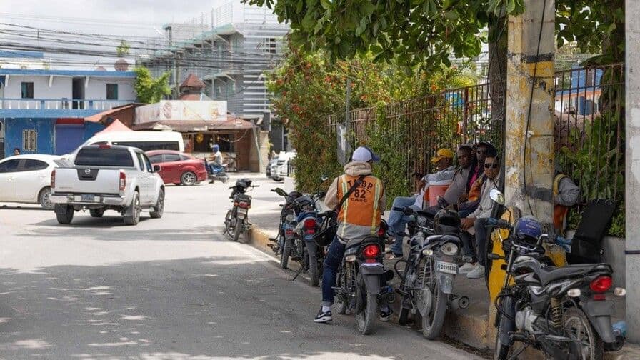 Motocicletas impulsan movilidad y empleo en zonas turísticas dominicanas