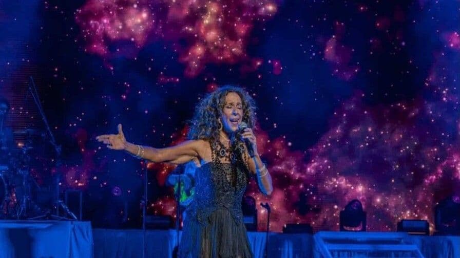 Rosario Flores emociona en su concierto en Santo Domingo