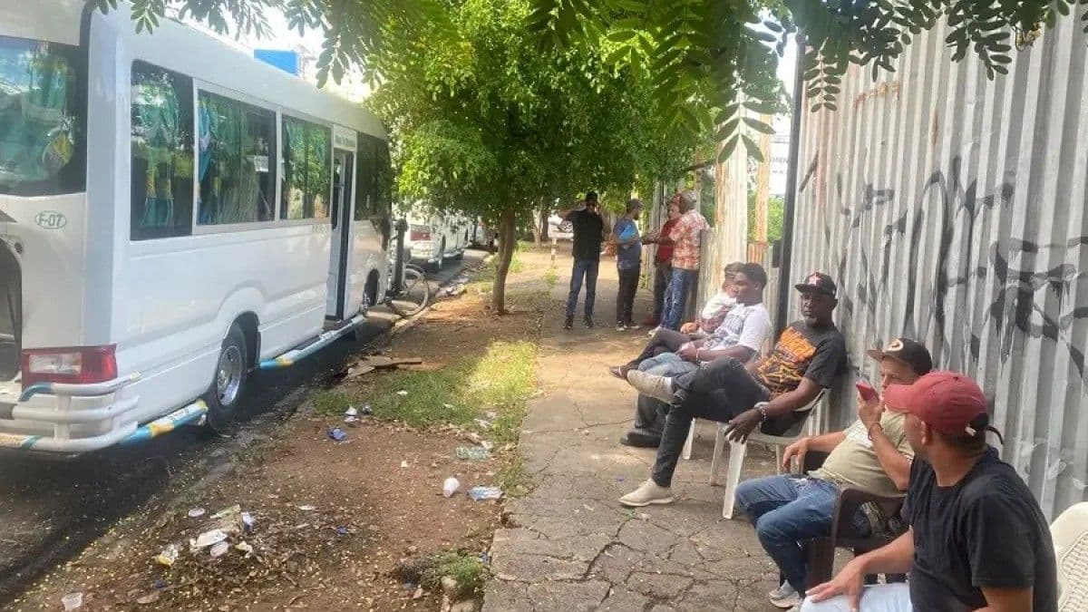 Transportistas critican aumento del marbete y demandan equidad fiscal