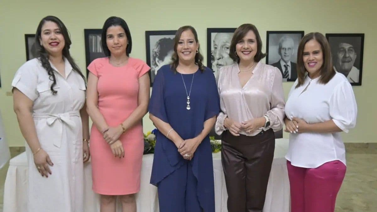 Rosa Sandoval presenta su libro 'Método GPS de la abundancia' en República Dominicana