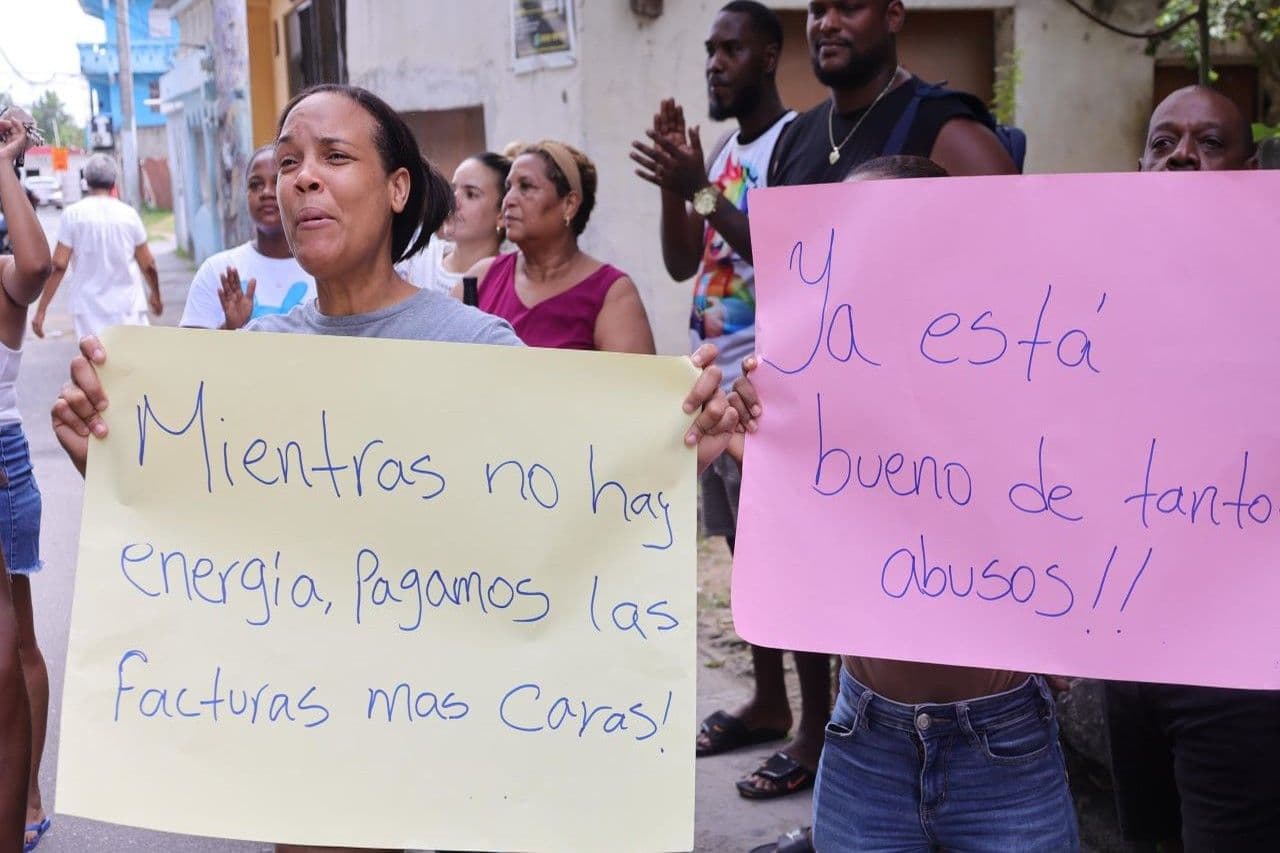 Moradores de Los Alcarrizos denuncian apagones y escasez de agua