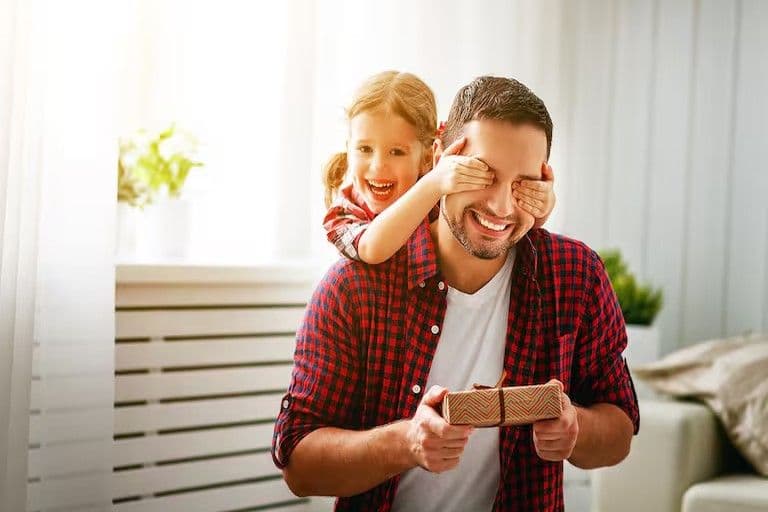 Día del Padre impulsa el comercio con regalos prácticos