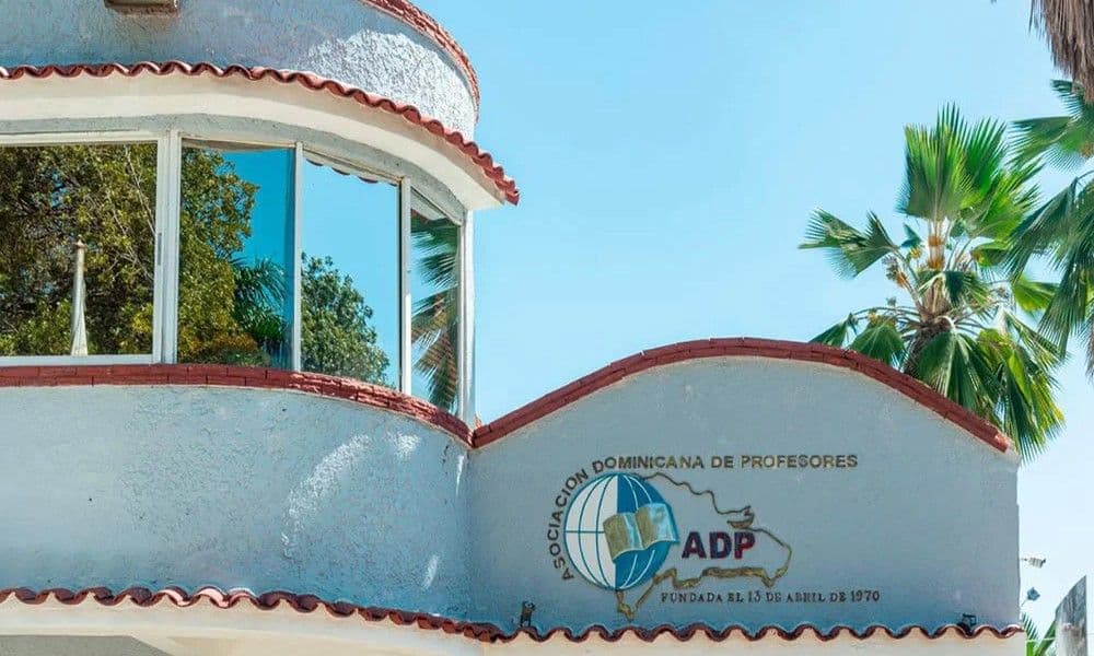 ADP insta a revisar políticas educativas tras resultados de PISA 2025