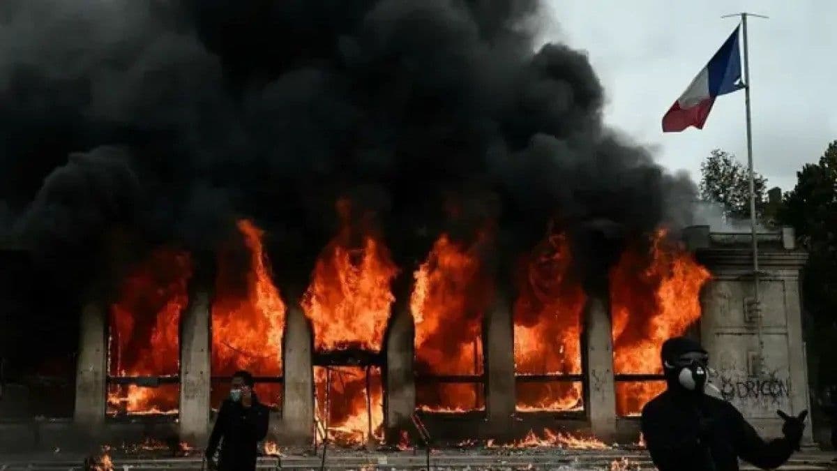 Macron llama a condenar la violencia en protestas en Francia