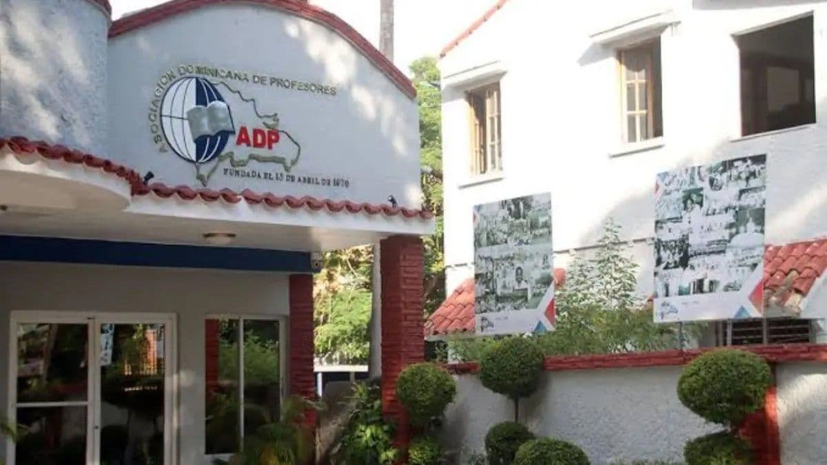 ADP convoca protesta por pagos atrasados y fallos en evaluación
