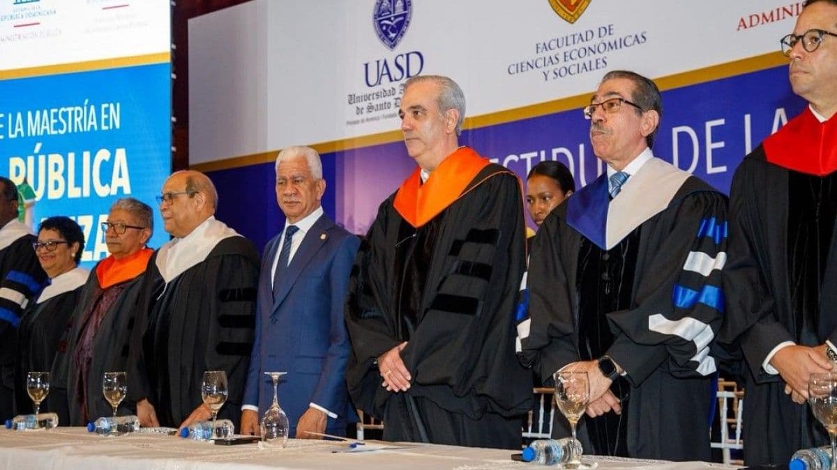Abinader insta a servidores públicos a actuar con ética y transparencia