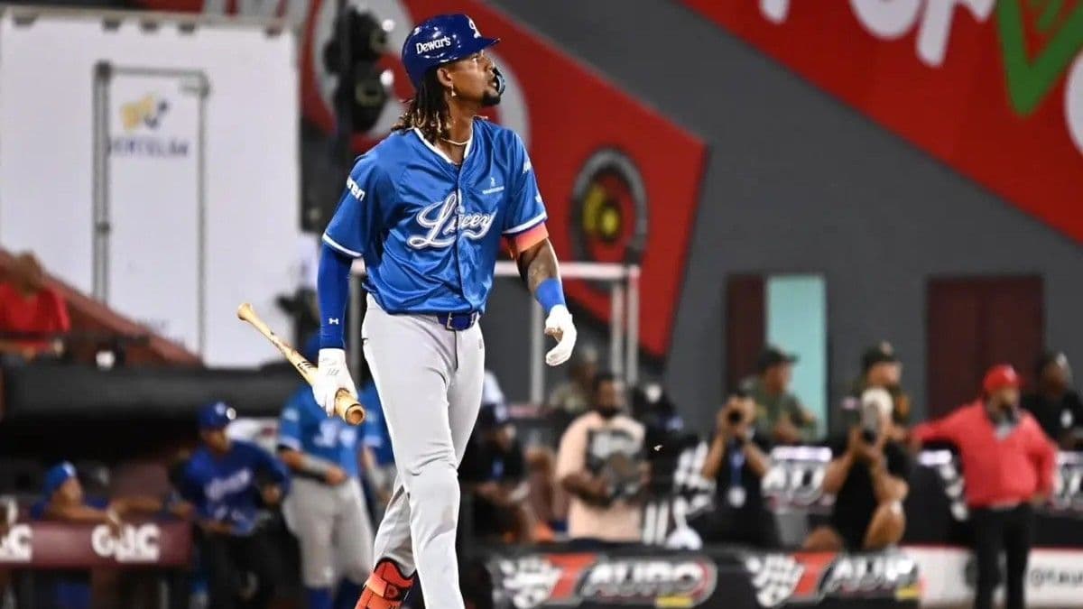 Kevin Alcántara y Elier Hernández lideran victoria del Licey sobre Gigantes