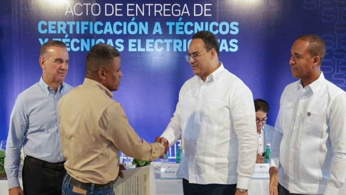 ETED impulsa proyecto de compensación de energía para mejorar red de transmisión