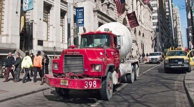 Nueva York planea aumentar multas por motores encendidos en camiones y autobuses