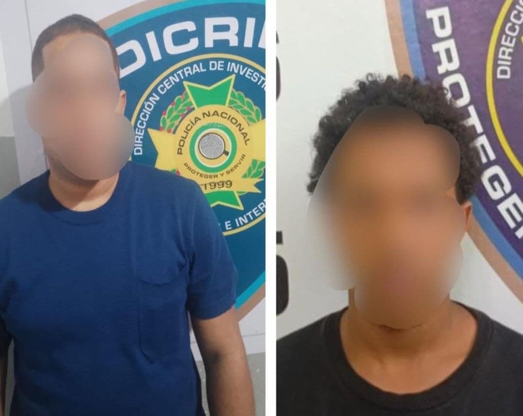 Detienen a dos hombres por presunta estafa de RD$128 mil en fraudes digitales