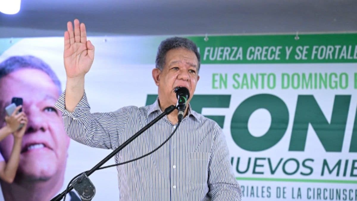 Leonel Fernández critica servicios básicos en Santo Domingo Este