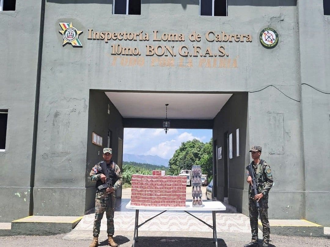 Ejército decomisa cigarrillos y ron de contrabando en Dajabón