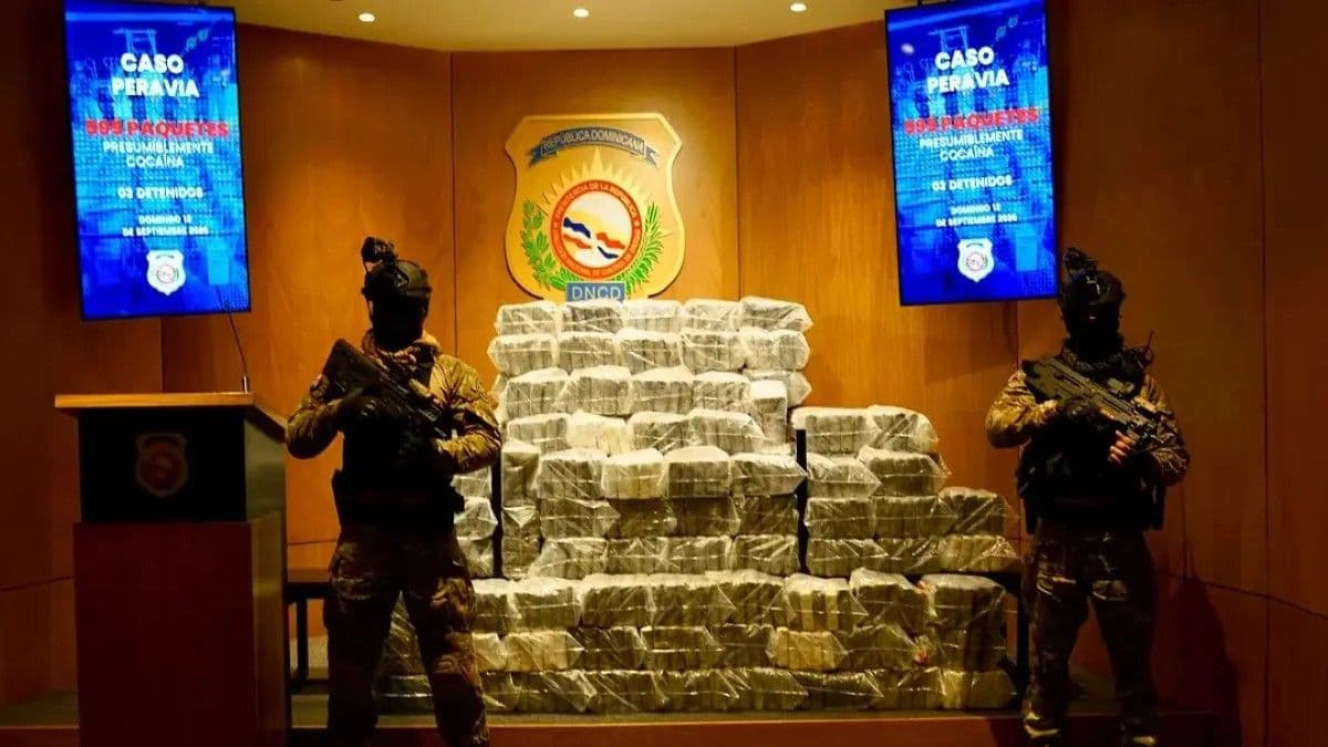 Intervienen narcolancha con 595 paquetes de cocaína en Baní
