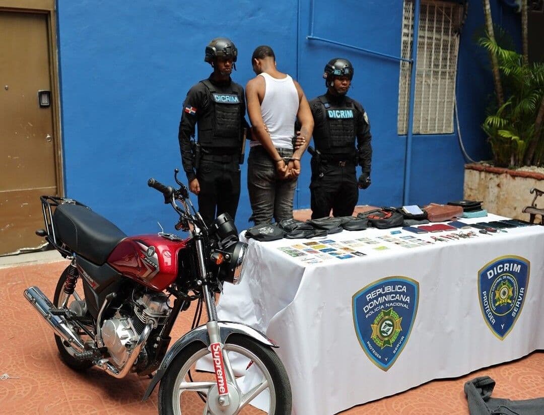 Policía captura a joven por robos en San Carlos y recupera 17 carteras