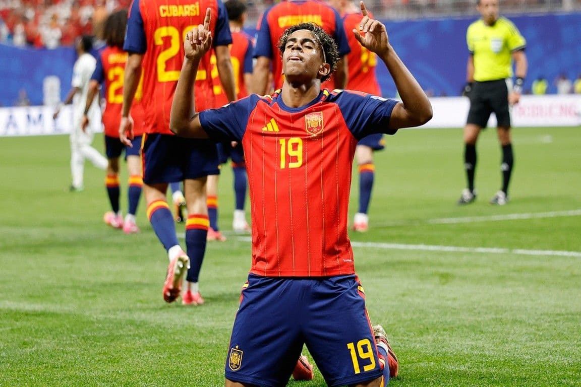 Lamine Yamal brilla en su debut titular en el Mundial con España
