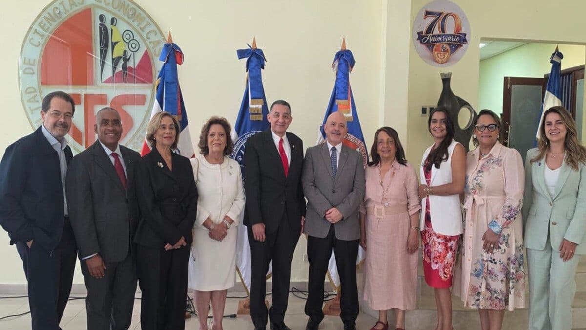 UASD reconoce 60 años de formación dermatológica en el IDCP