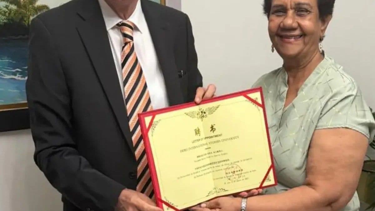 Franklin García Fermín recibe título de Profesor Distinguido en China