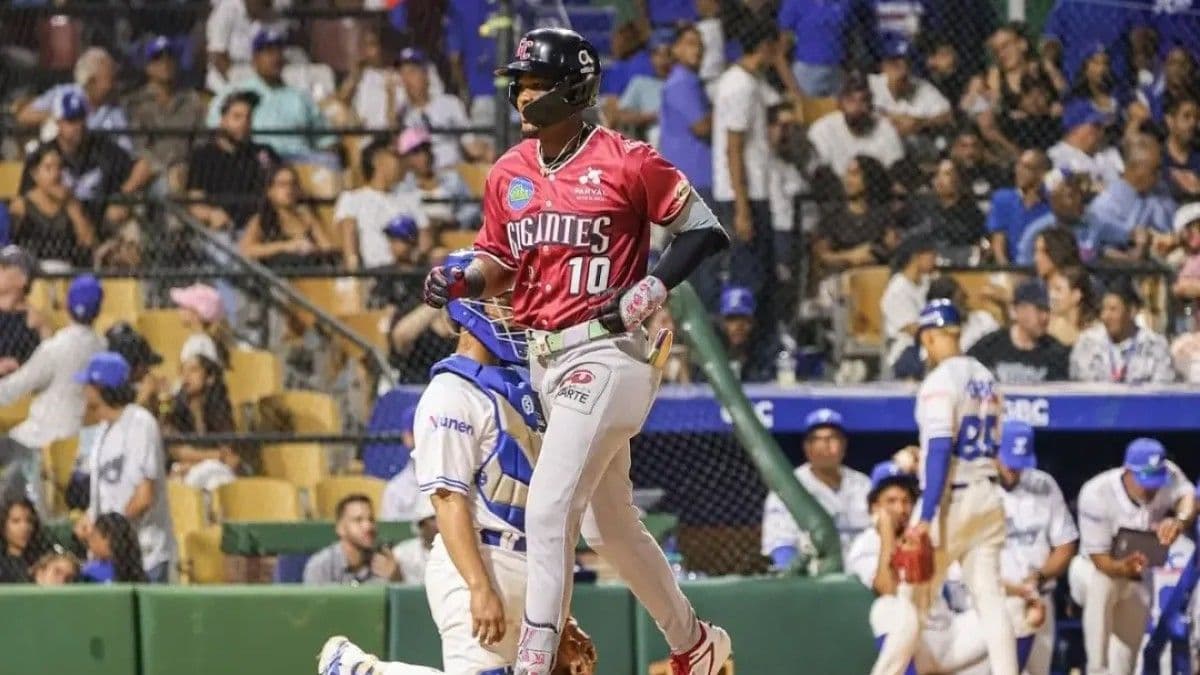 Jefferson Rojas impulsa victoria de los Gigantes con dos jonrones