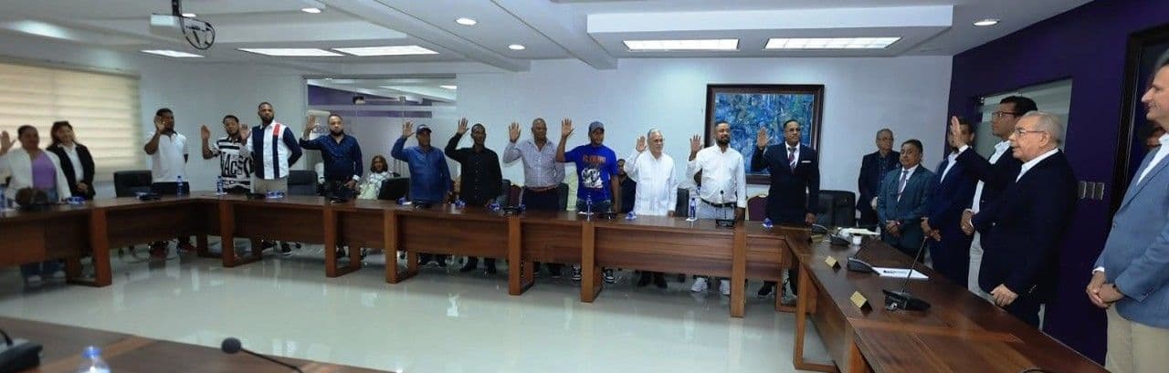 Danilo Medina juramenta a nuevos dirigentes en el PLD