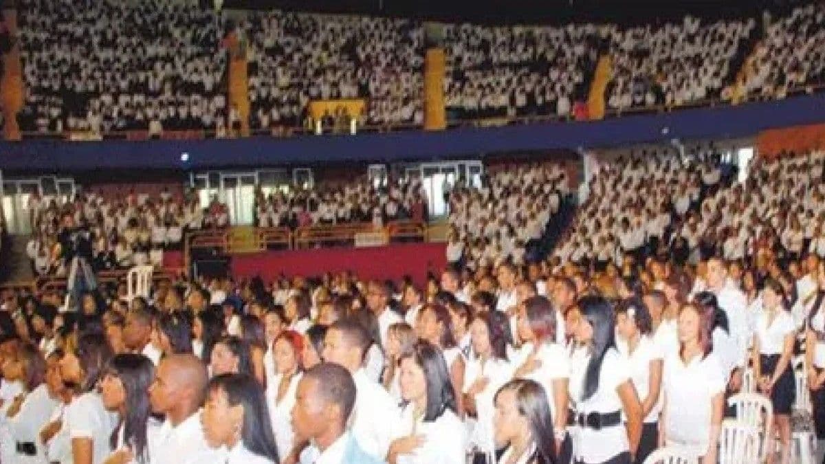 Mescyt ofrece asistencia para inscripción en Inglés por Inmersión 2027