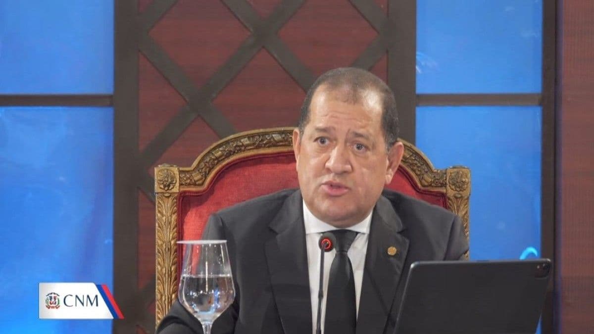 Juez Jerez Mena defiende su independencia judicial al evitar redes sociales y televisión