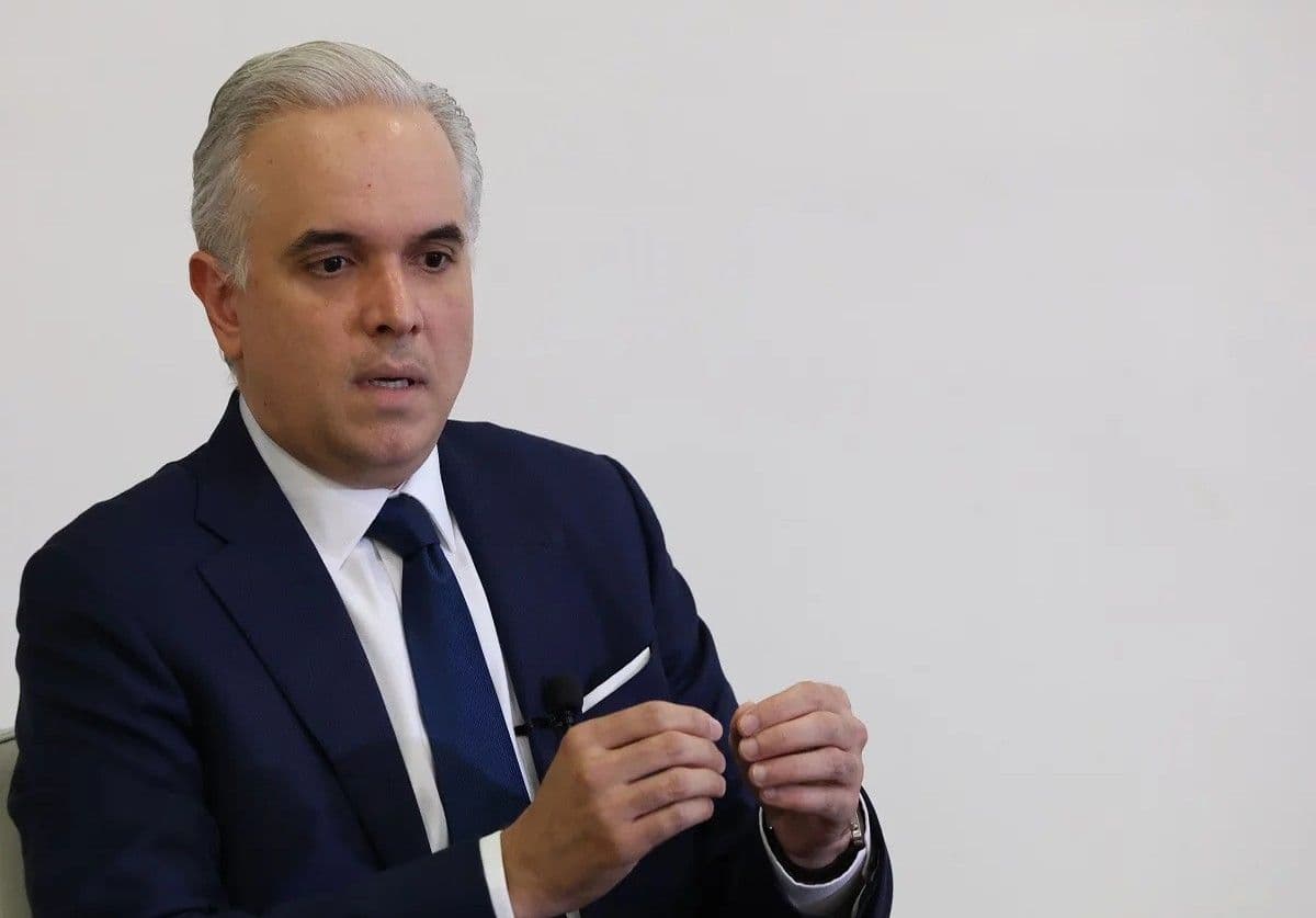 Ministro de Educación responde a críticas de la ADP sobre inicio de clases