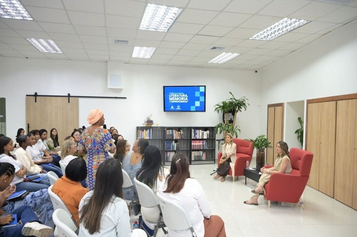 Karina Sainz Borgo resalta el papel de la literatura en la memoria y visibilidad de las mujeres