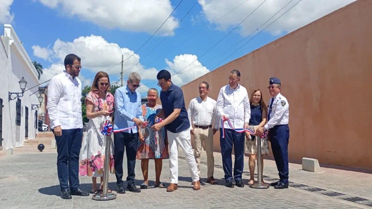 Santa Bárbara celebra renovación de calle Colón en la Zona Colonial