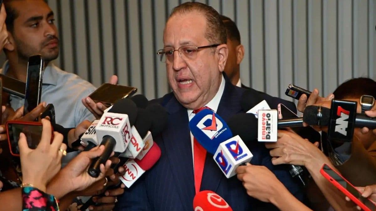 Ministro Magín Díaz defiende subsidios a combustibles y propone diálogo nacional