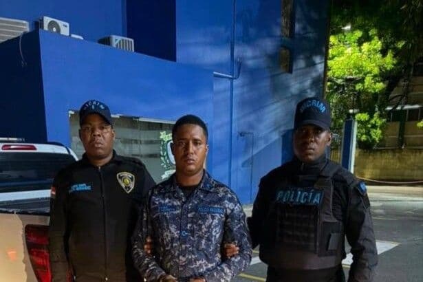 Cabo de la Policía acusado de homicidio tras incidente en Santo Domingo Oeste