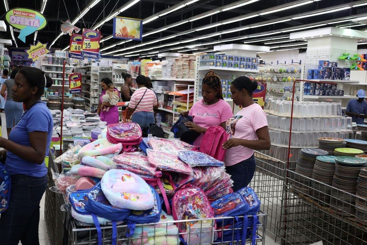 Inician compras de útiles escolares con quejas por altos precios