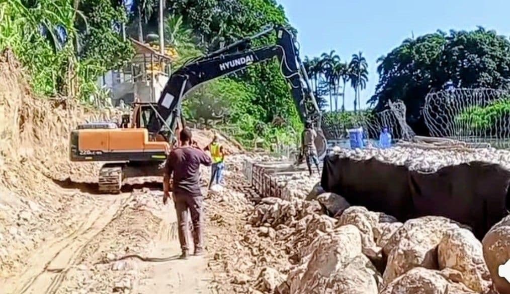 Avanza construcción de muros de gaviones en Sabaneta de Yásica