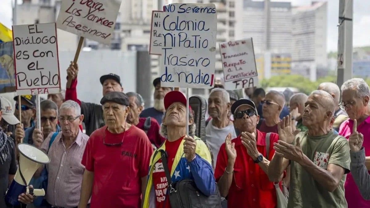 Chavistas protestan contra Estados Unidos y exigen liberación de Maduro