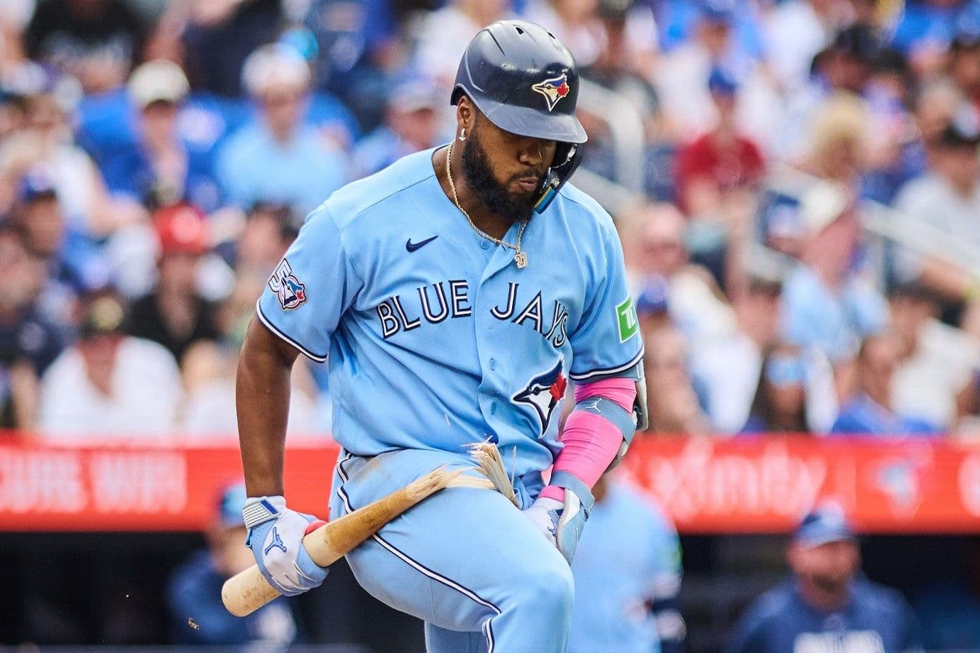 Vladimir Guerrero Jr. ausente por rigidez en la corva, posible regreso mañana