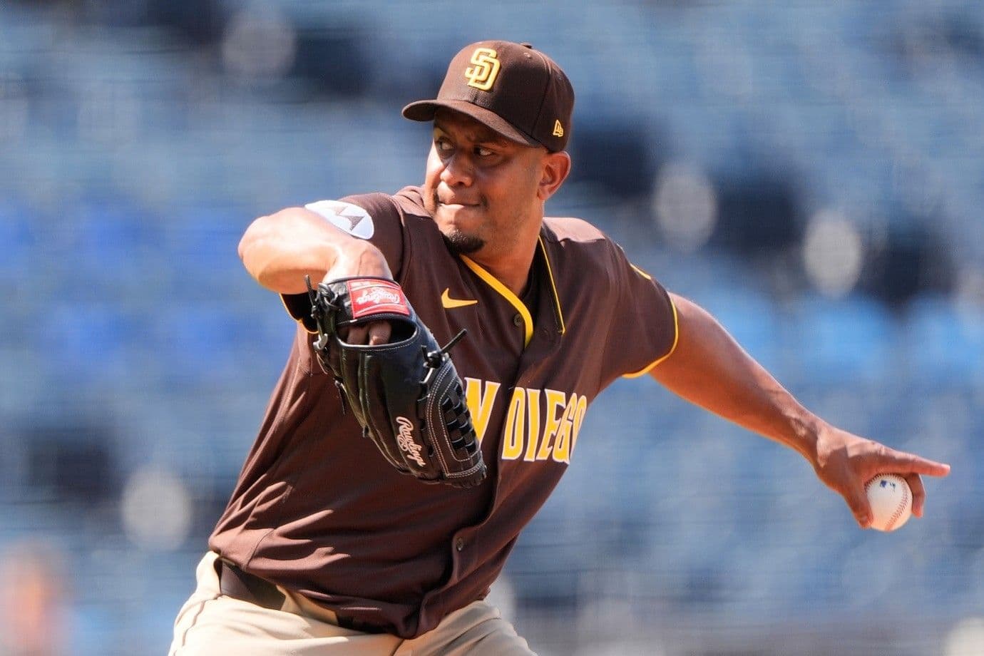 San Diego reactiva a los lanzadores dominicanos Randy Vásquez y Wandy Peralta