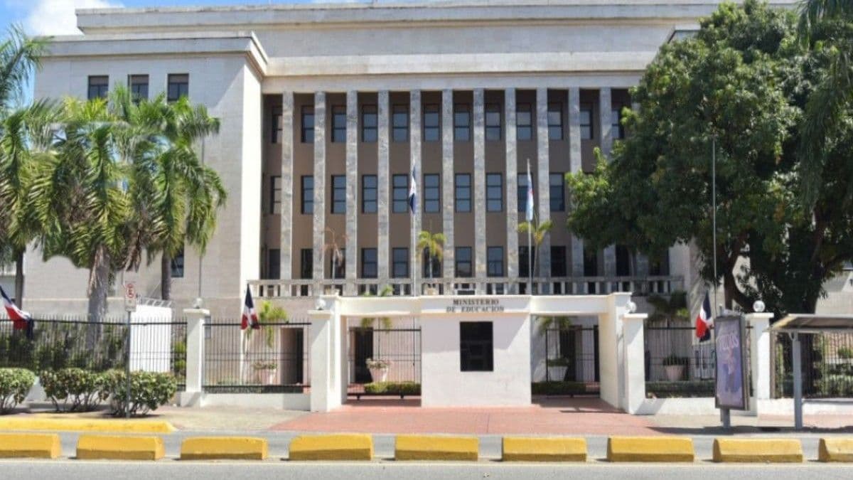 Educación advierte a seccionales de la ADP por retraso en inicio de clases