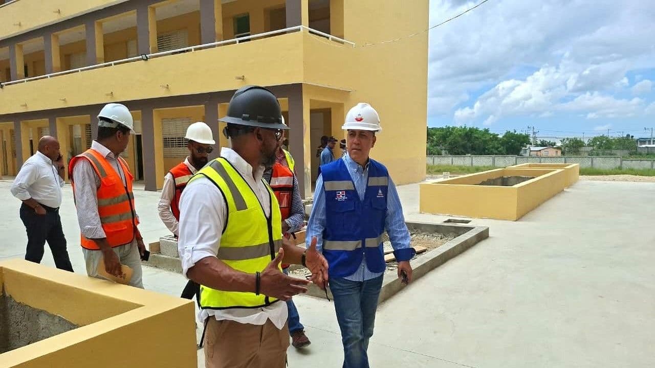 Avances significativos en la construcción de nuevas aulas en Santo Domingo