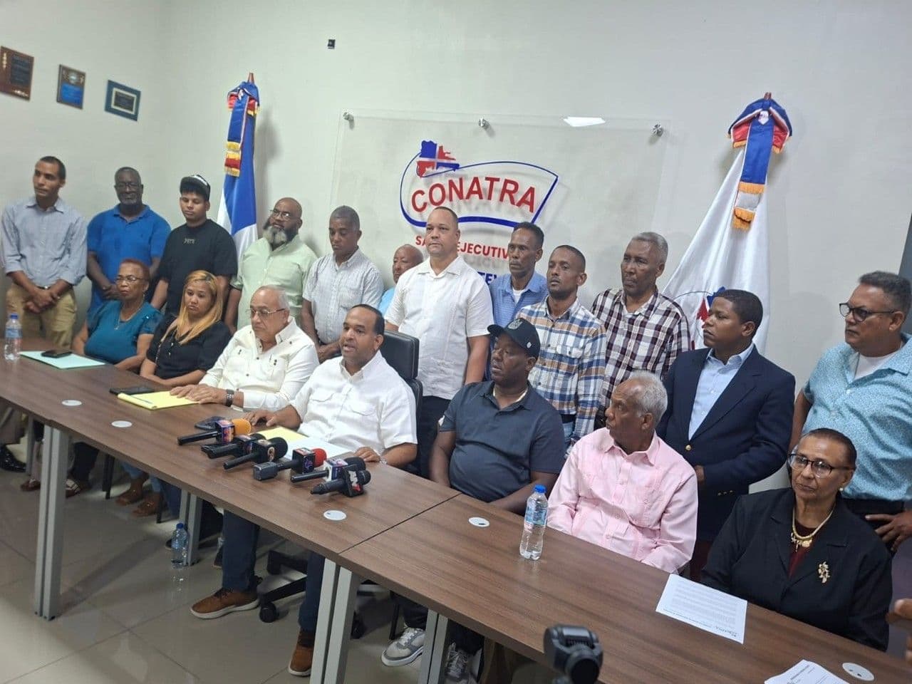 Conatra amenaza con paro de transporte en Santo Domingo Este