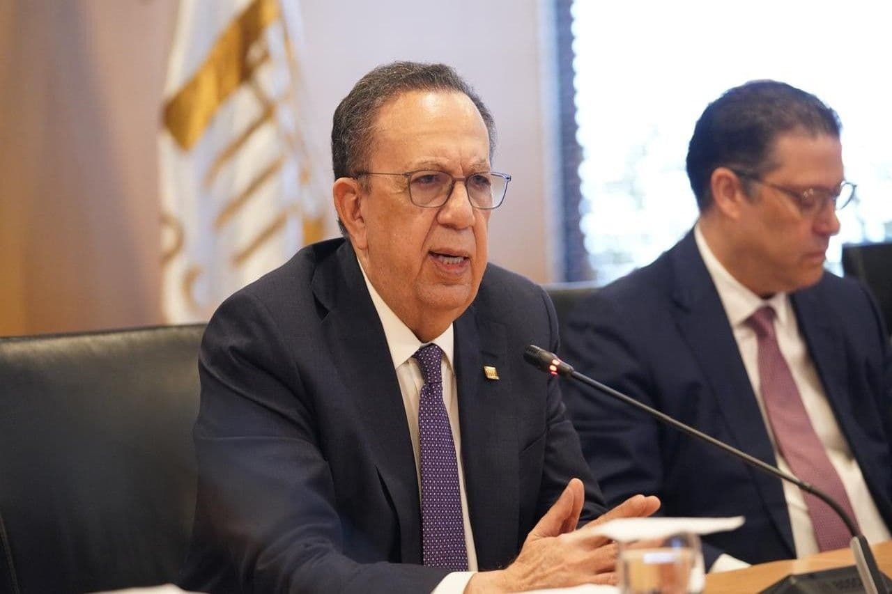 Funcionarios y ABA analizan economía dominicana ante conflicto en Oriente Medio