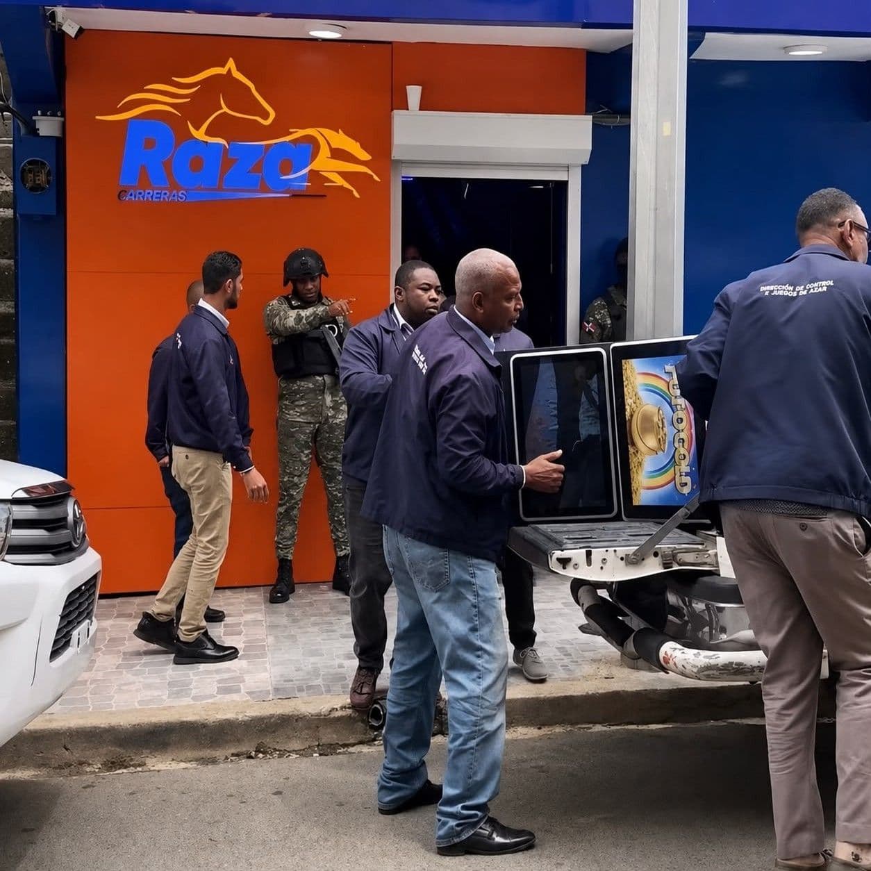 Hacienda decomisa tragamonedas en operativo en Yamasá