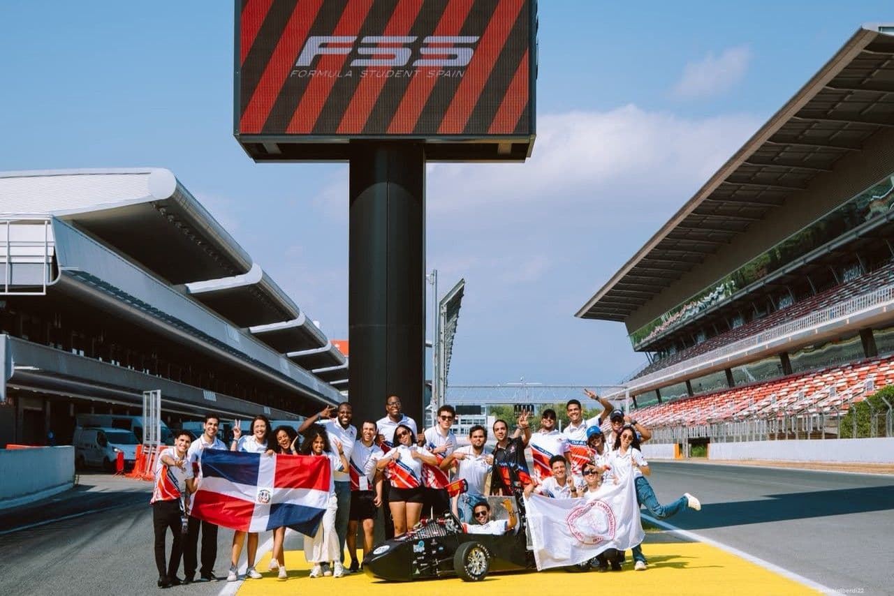 Apolo 27 GT de INTEC gana premio en Formula Student Spain
