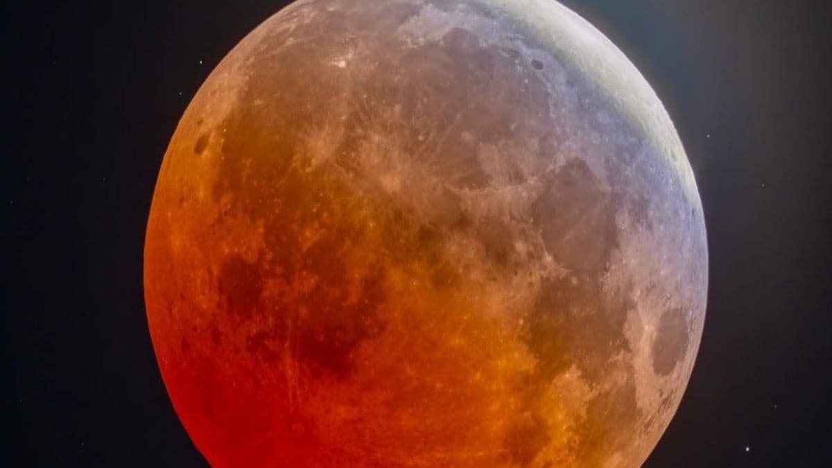 Eclipse lunar parcial deslumbra a los dominicanos