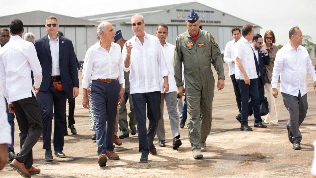 Presidentes de República Dominicana y Honduras visitan Base Aérea de San Isidro