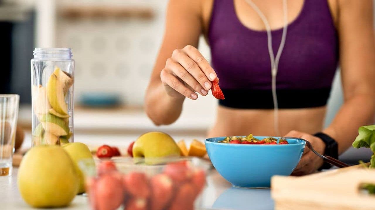 Respetar el reloj biológico al comer y dormir mejora el metabolismo