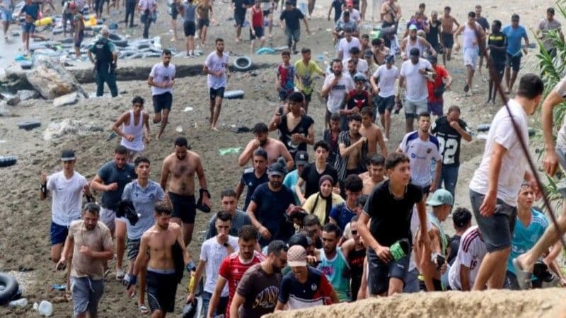 España despliega al ejército en Ceuta ante crisis migratoria