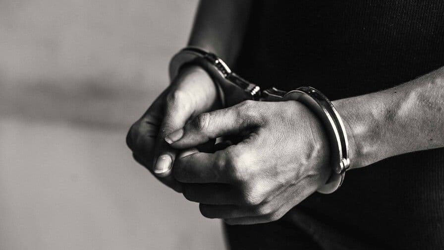 Condenan a cinco años de prisión a hombre por violencia de género
