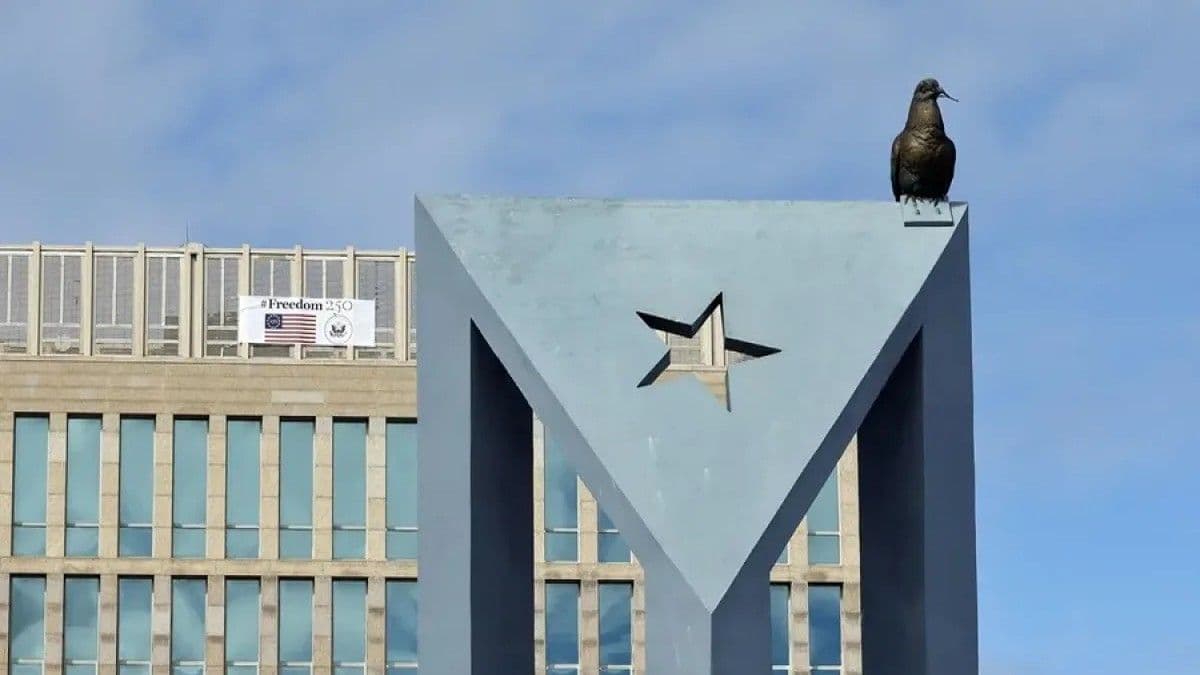 Diplomático cubano regresa a La Habana tras expulsión de Estados Unidos