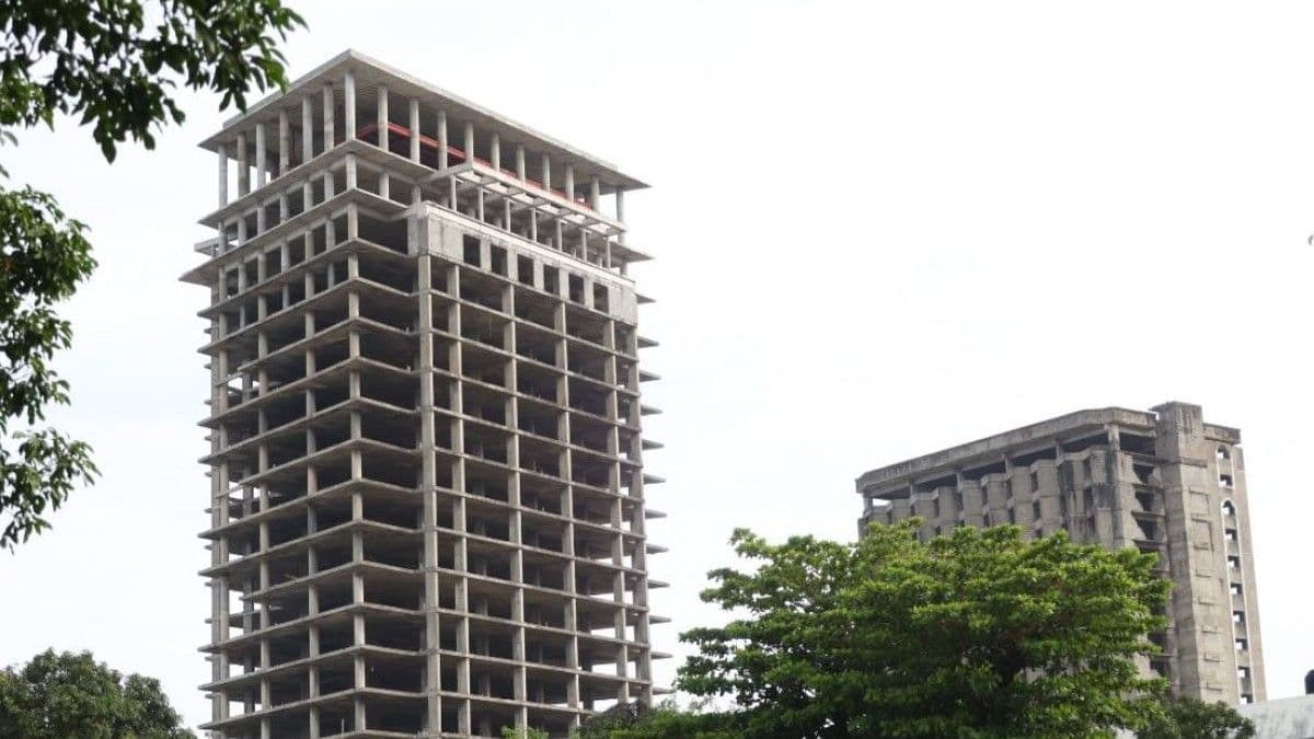 Edificaciones abandonadas en Santo Domingo contrastan con el desarrollo urbano